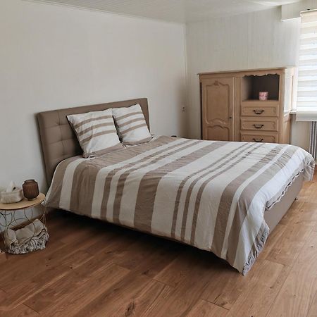Appartement " Le Chardonneret " Issenheim Buitenkant foto